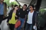 Shahrukh Khan, Madhuri Dixit return from Australia in Mumbai on 11th Oct 2013 (23)_52595ef2ef5e2.JPG